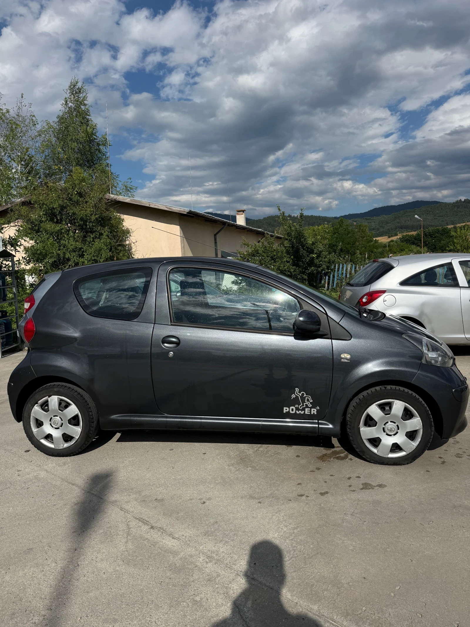 Toyota Aygo 1.0i Топ състояния като нова обслужена климатик, снимка 4 - Автомобили и джипове - 55227872