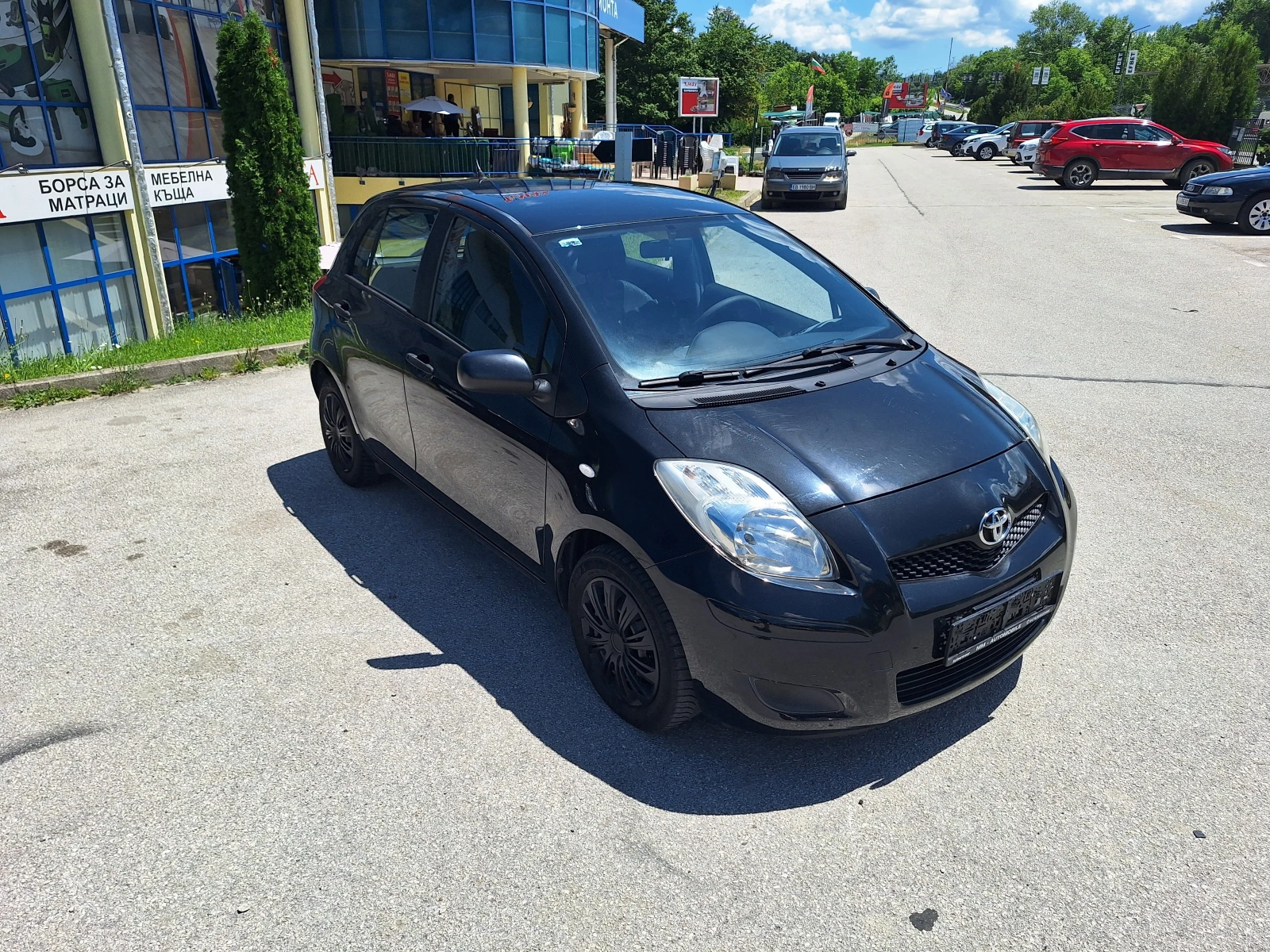 Toyota Yaris 1.0i, снимка 3 - Автомобили и джипове - 54854384