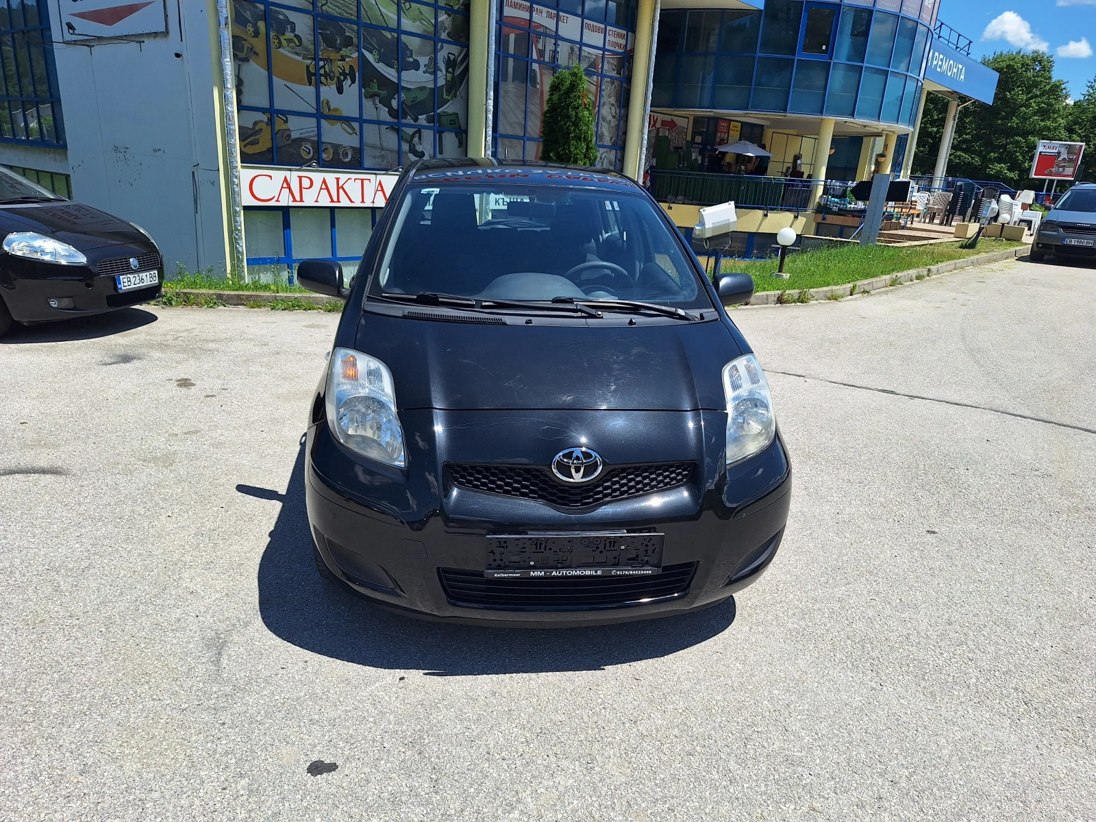 Toyota Yaris 1.0i, снимка 2 - Автомобили и джипове - 54854384