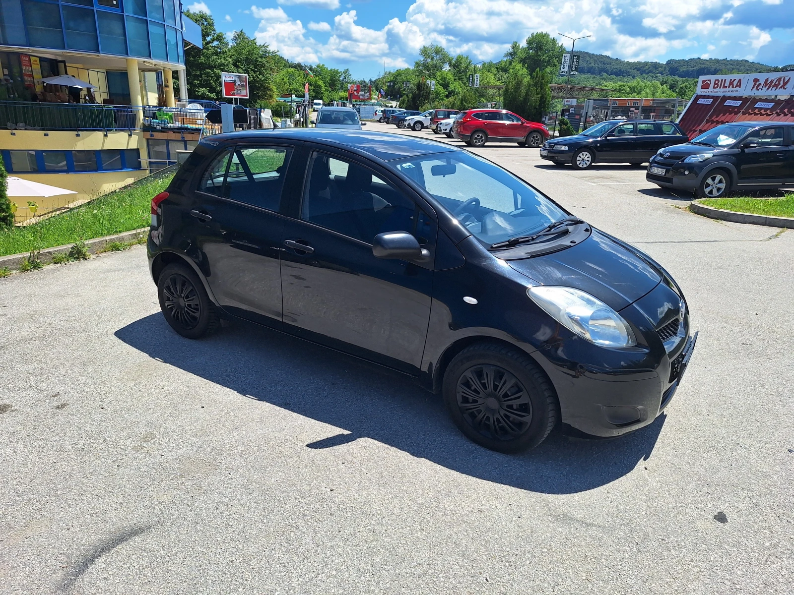 Toyota Yaris 1.0i, снимка 12 - Автомобили и джипове - 54854384