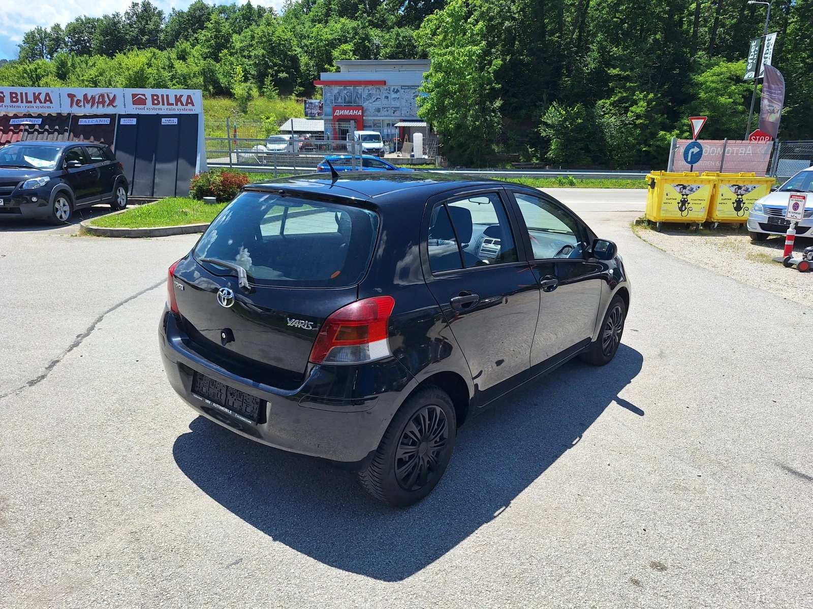 Toyota Yaris 1.0i, снимка 10 - Автомобили и джипове - 54854384