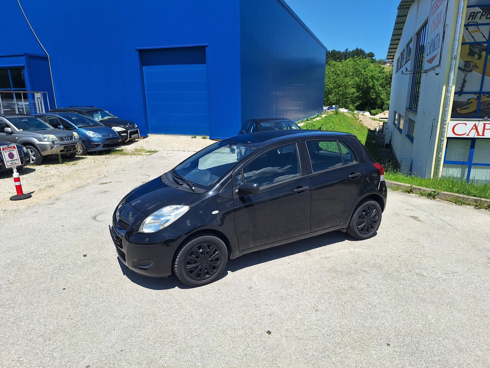 Toyota Yaris 1.0i, снимка 6 - Автомобили и джипове - 54854384