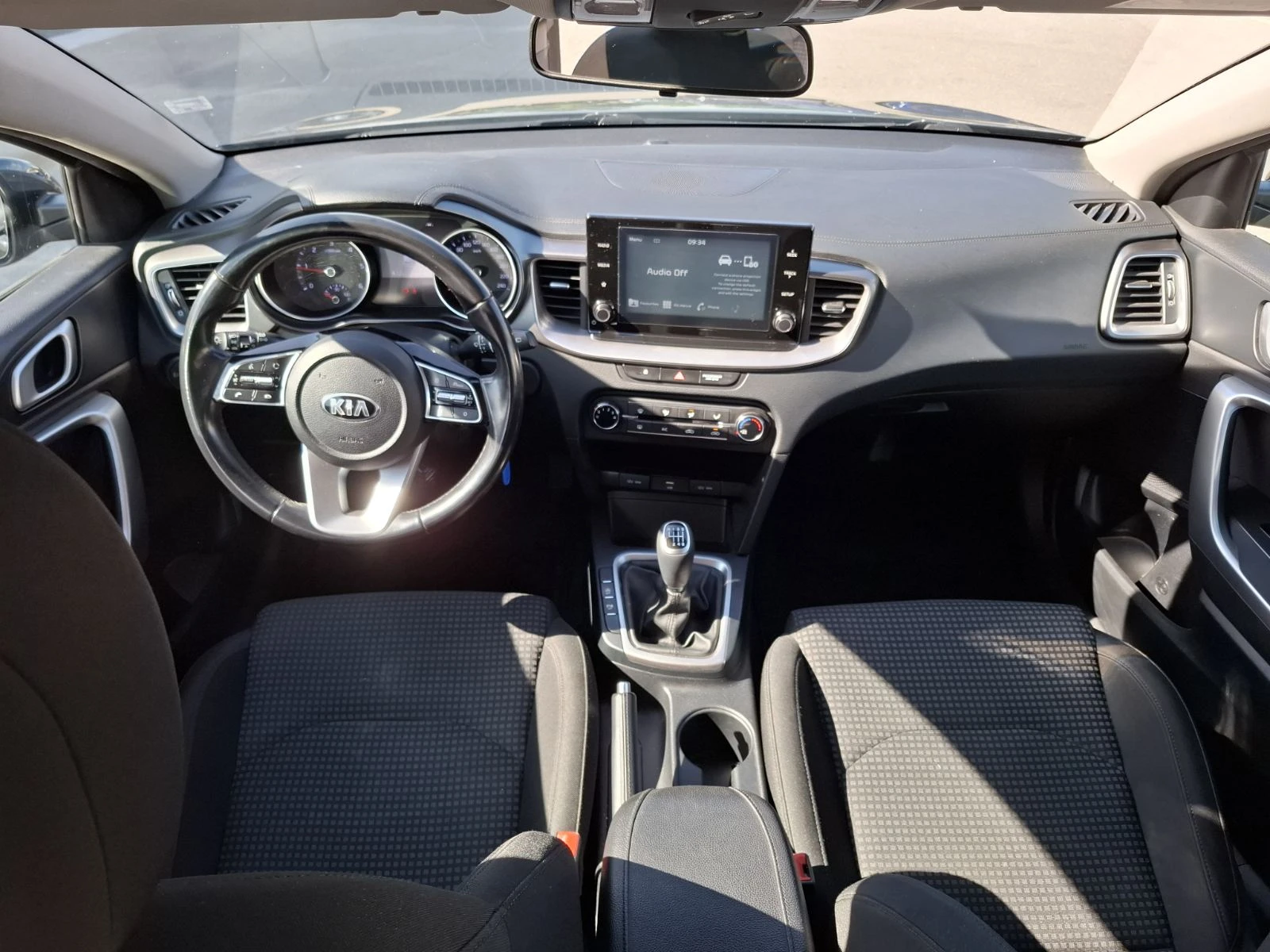 Kia Ceed 1.6 crdi SW Гаранция, снимка 8 - Автомобили и джипове - 54960639
