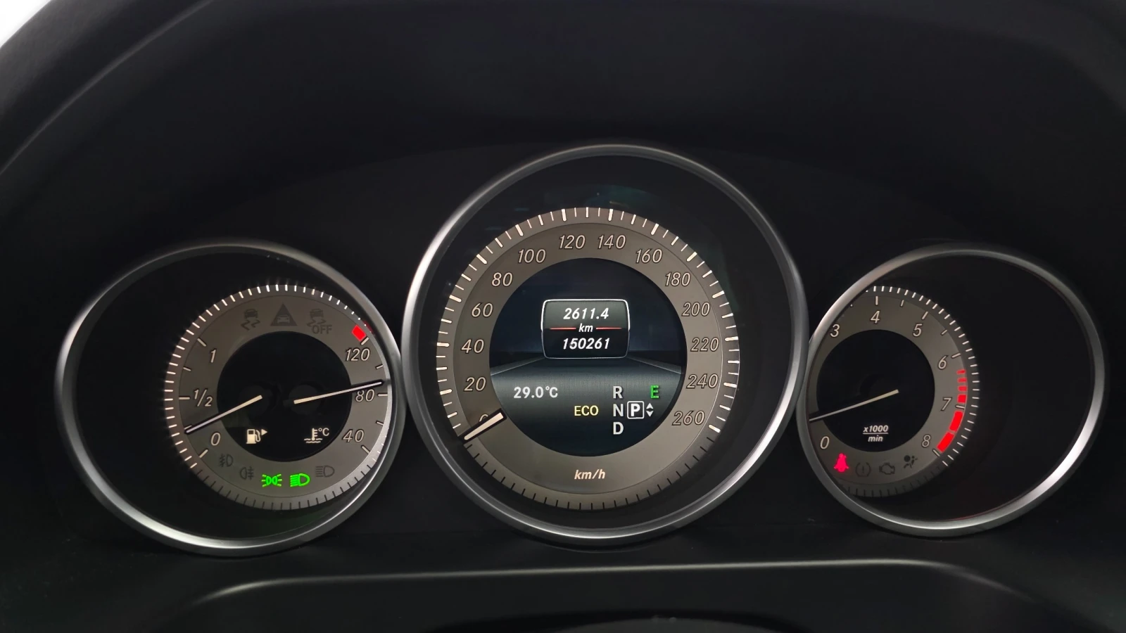 Mercedes-Benz E 200 2.0 Avantgarde, снимка 7 - Автомобили и джипове - 55144580