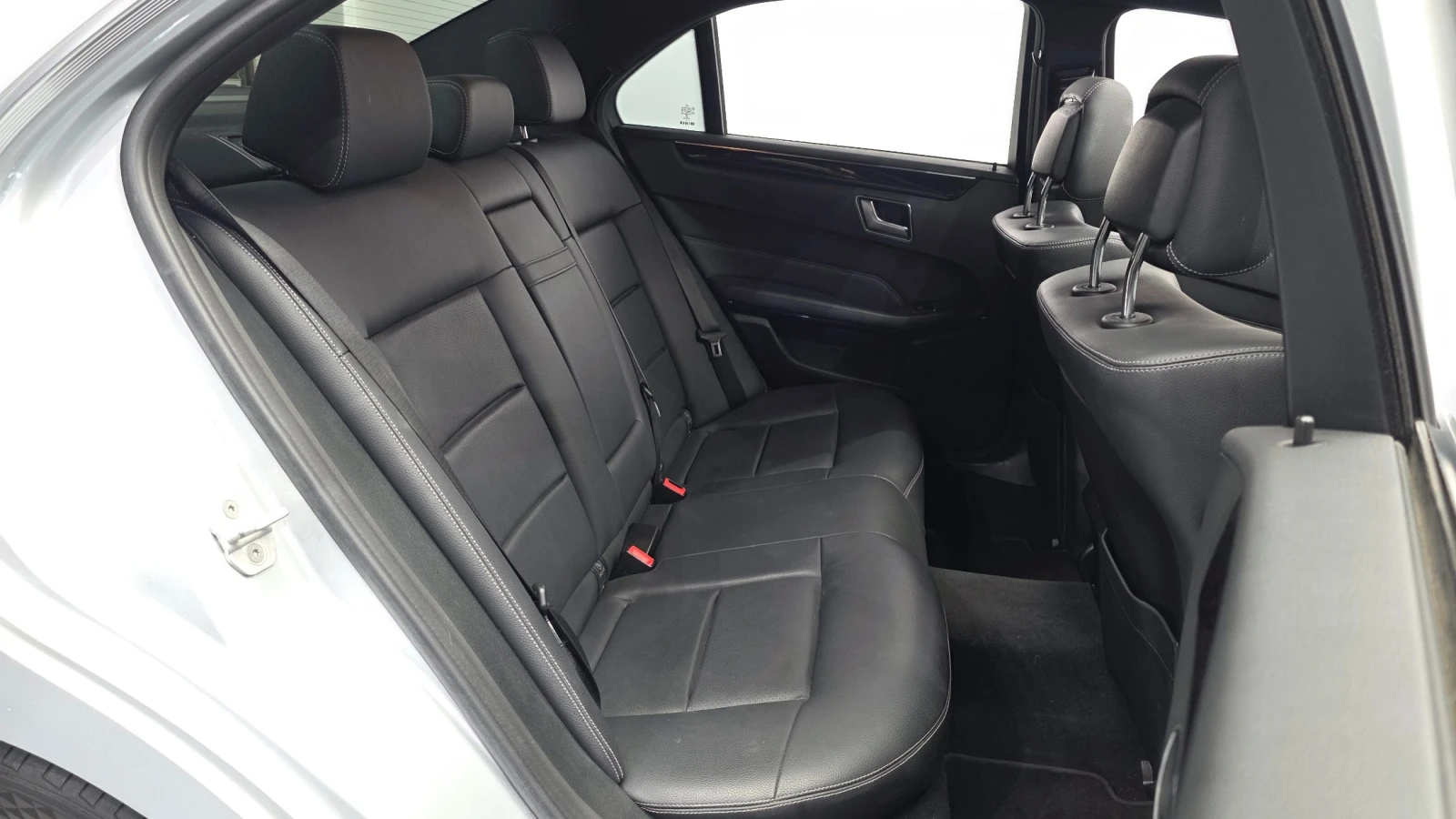 Mercedes-Benz E 200 2.0 Avantgarde, снимка 9 - Автомобили и джипове - 55144580