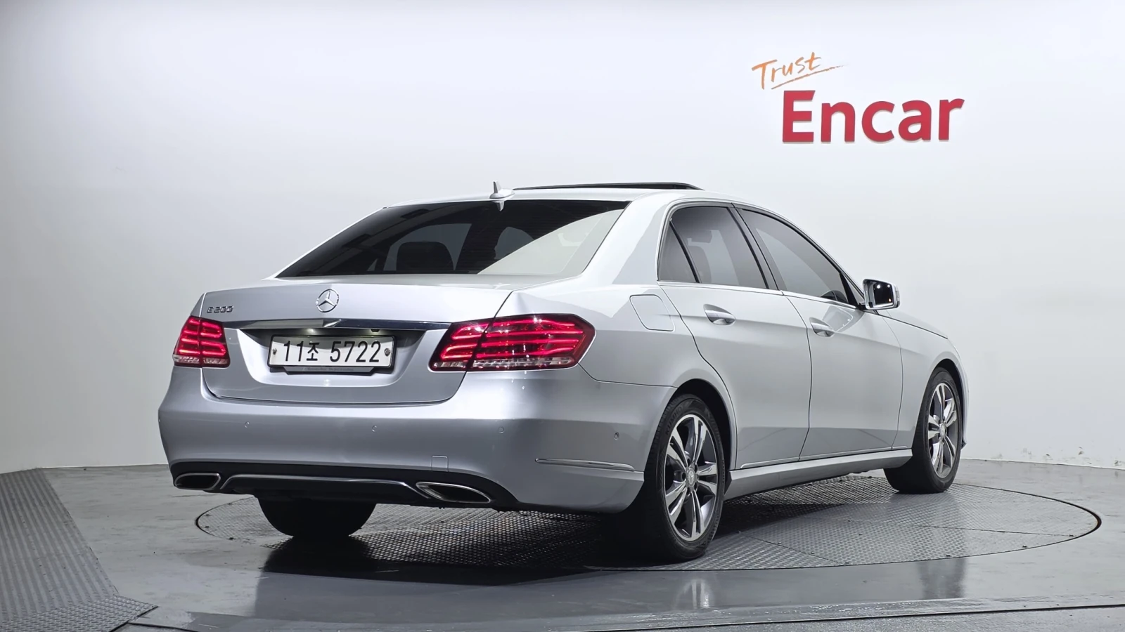 Mercedes-Benz E 200 2.0 Avantgarde, снимка 2 - Автомобили и джипове - 55144580