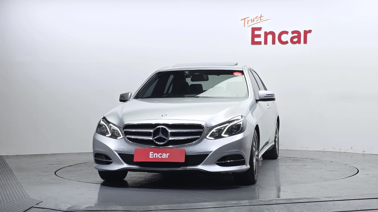 Mercedes-Benz E 200 2.0 Avantgarde, снимка 3 - Автомобили и джипове - 55144580