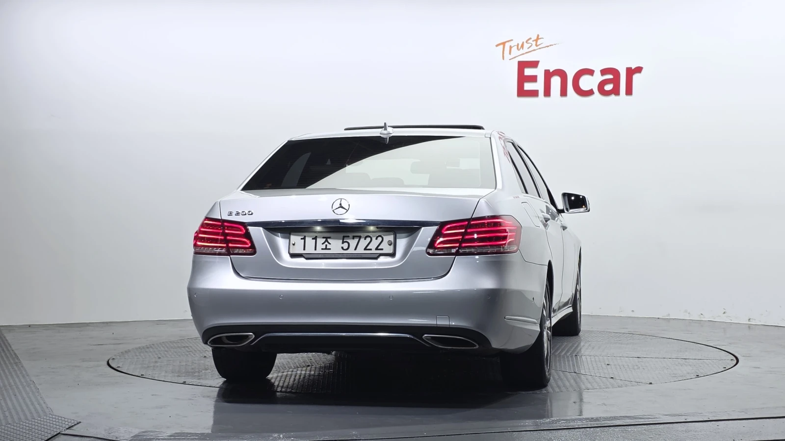 Mercedes-Benz E 200 2.0 Avantgarde, снимка 4 - Автомобили и джипове - 55144580