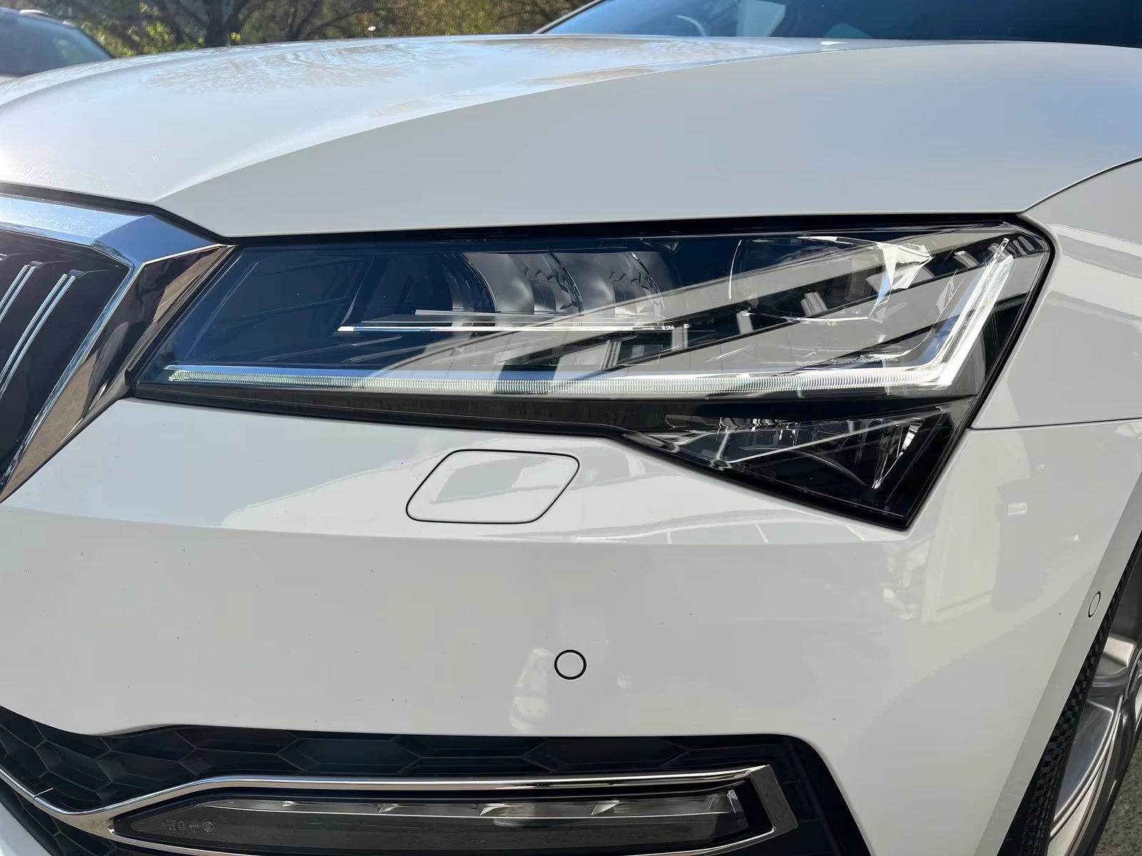 Skoda Superb 2.0/LIMITED EDITION/4X4/NAVI/ACC/KLESS/360/574z, снимка 3 - Автомобили и джипове - 55222216