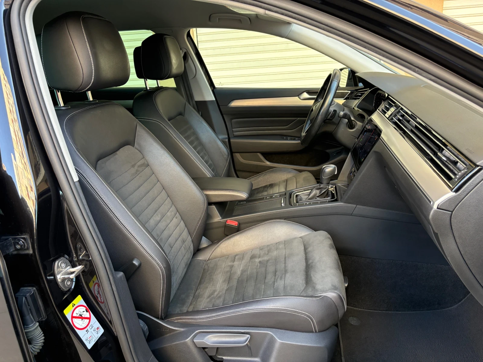 VW Passat Elegance, Digital, Камера, Сервизна История, снимка 10 - Автомобили и джипове - 55545033