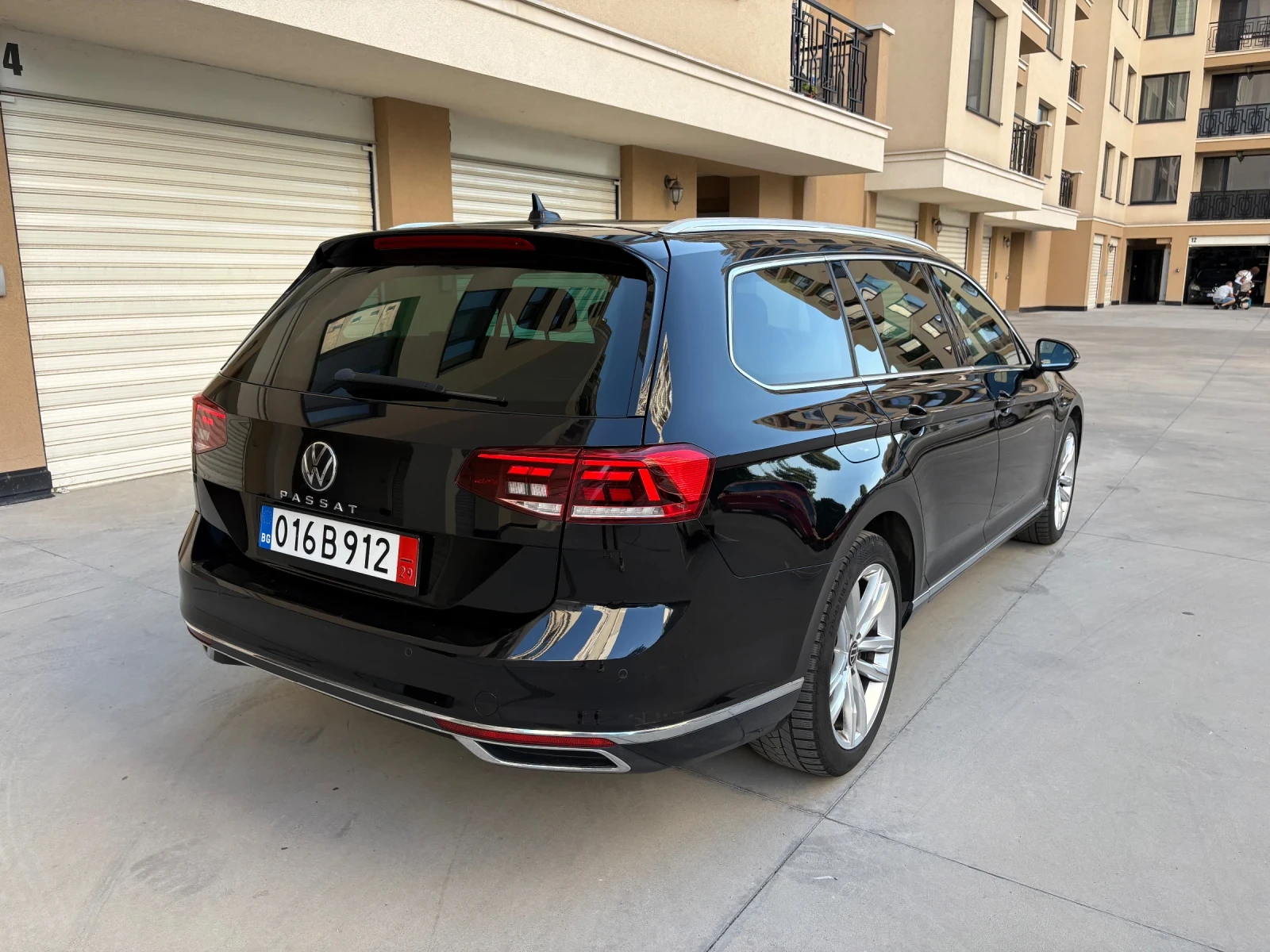 VW Passat Elegance, Digital, Камера, Сервизна История, снимка 4 - Автомобили и джипове - 55545033