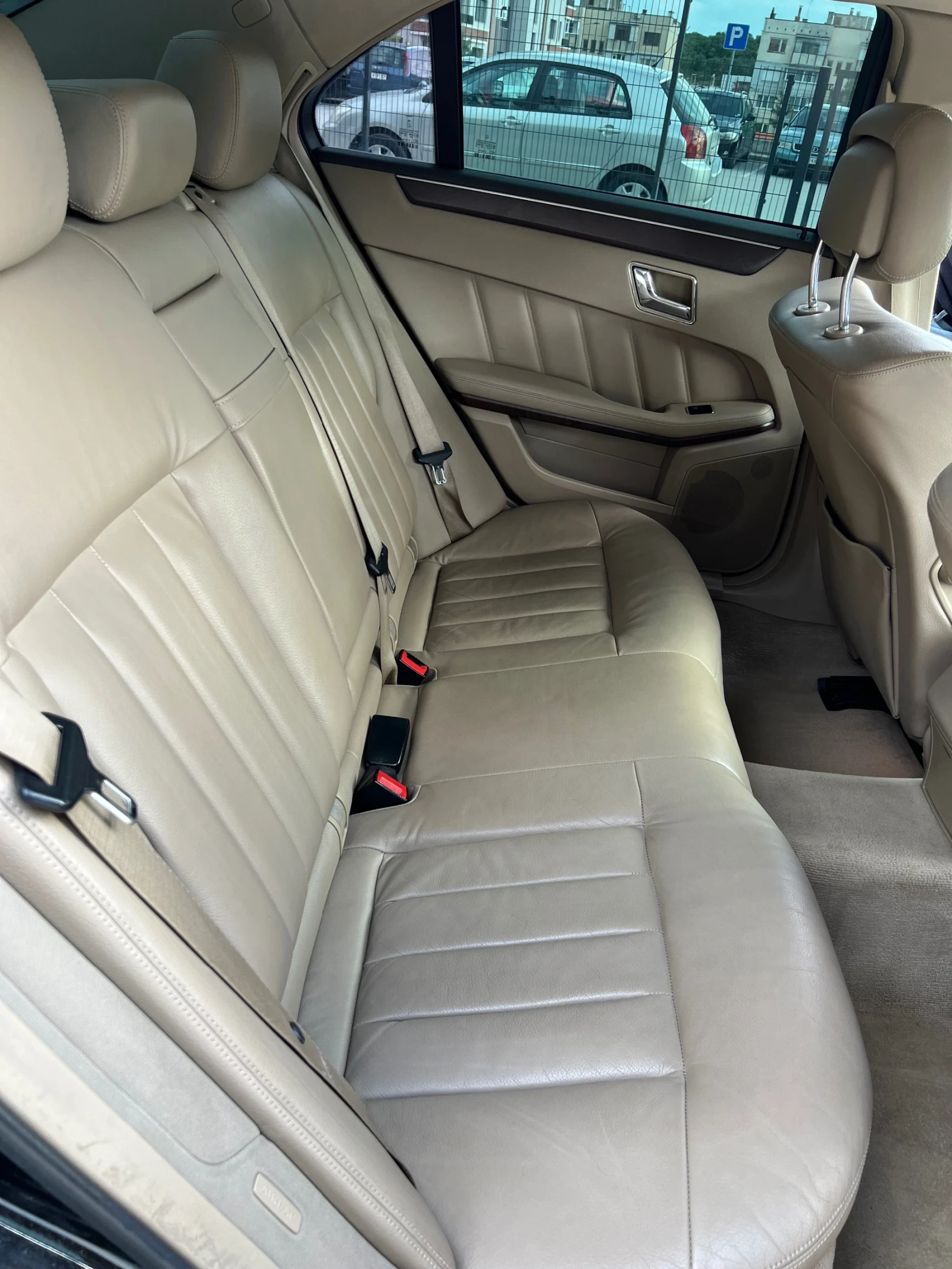 Mercedes-Benz E 220 W212, снимка 7 - Автомобили и джипове - 55639059