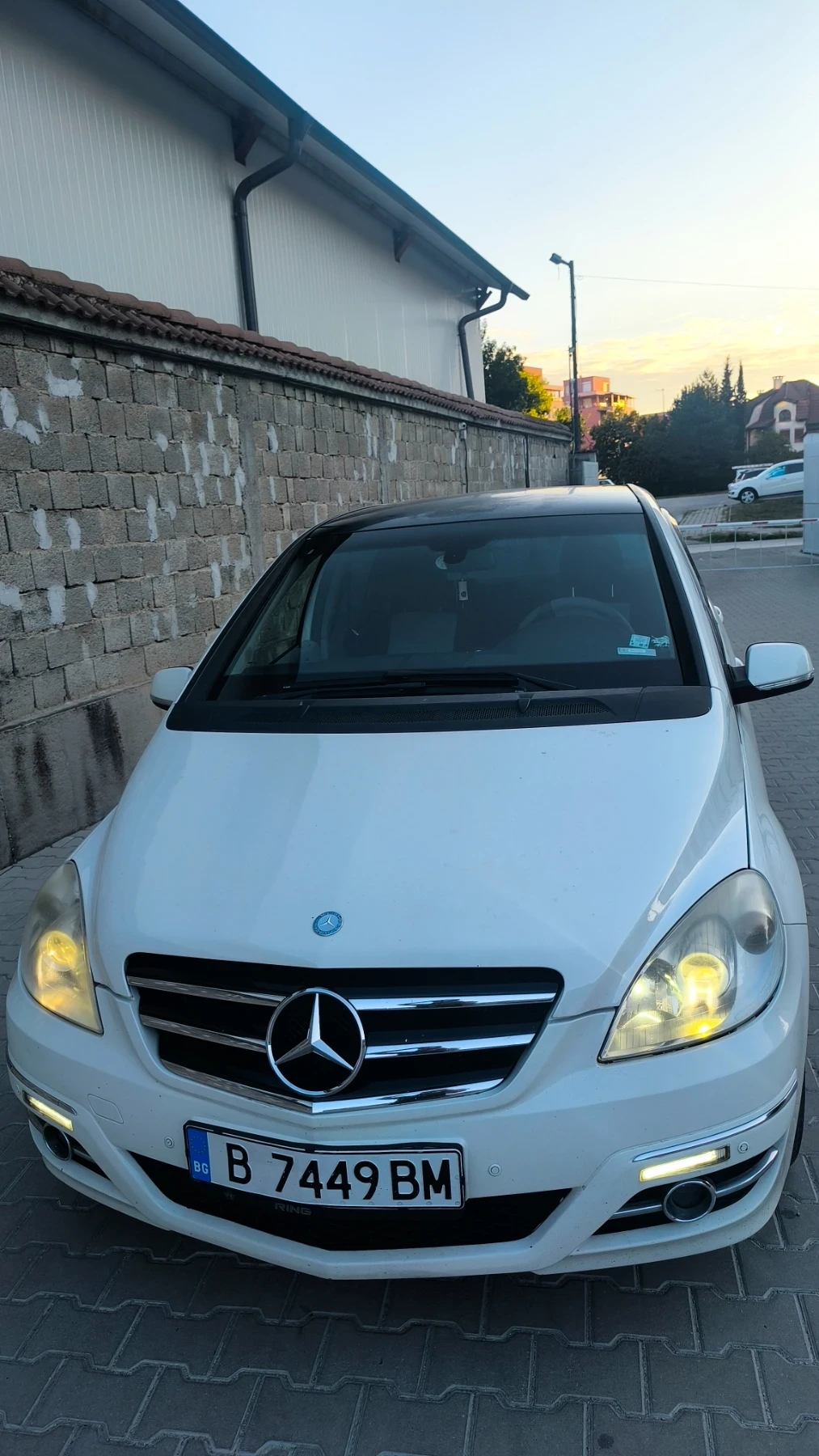 Mercedes-Benz B 180