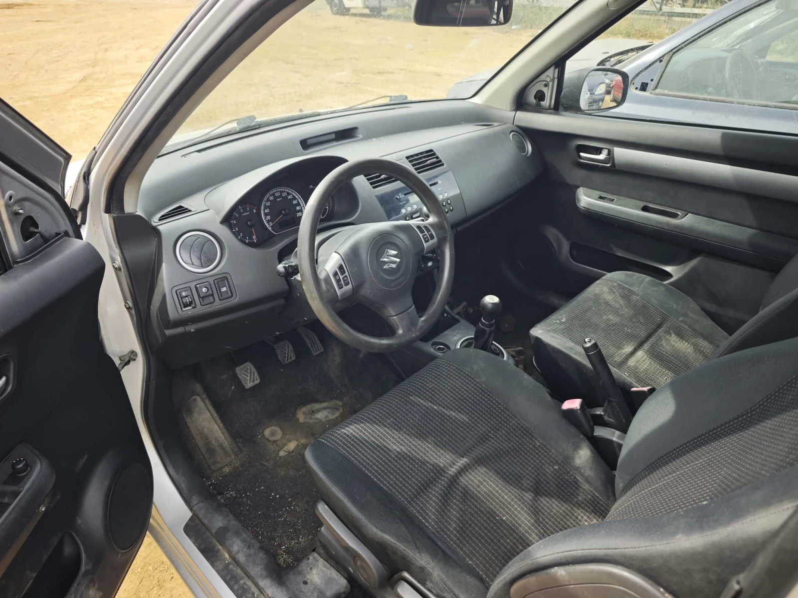 Suzuki Swift 1.3, снимка 5 - Автомобили и джипове - 56223435