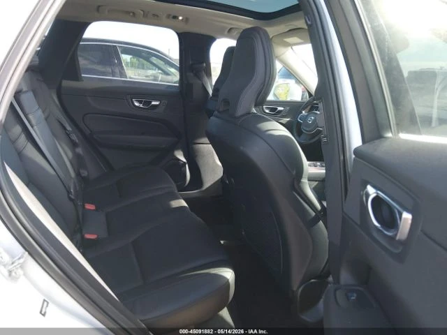 Volvo XC60 T5 MOMENTUM, снимка 11 - Автомобили и джипове - 54960304