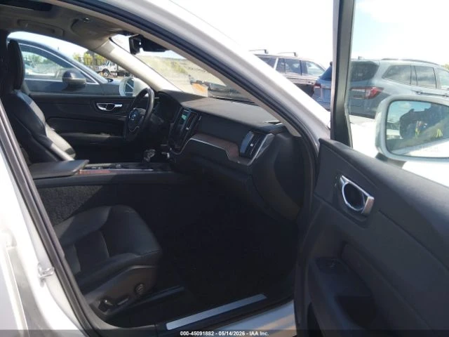 Volvo XC60 T5 MOMENTUM, снимка 10 - Автомобили и джипове - 54960304