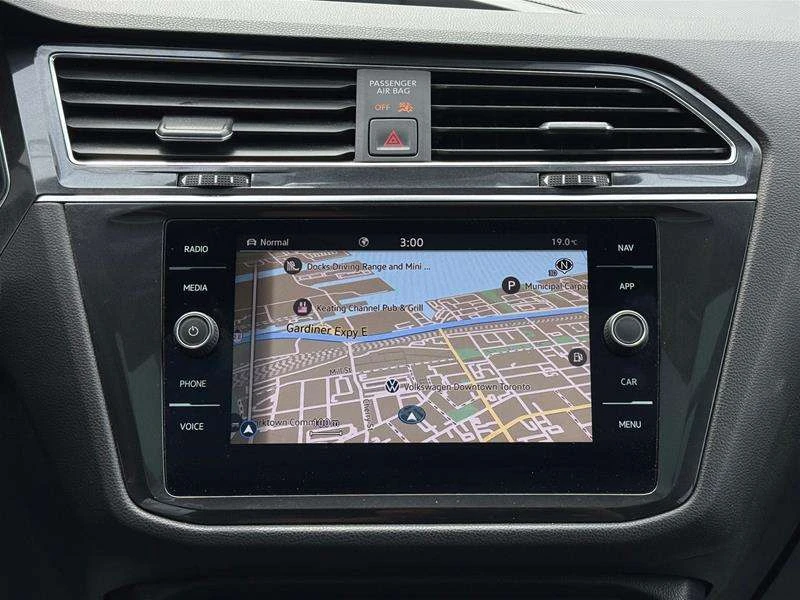 VW Tiguan ПАНОРАМА / КОЖА / R LINE / ЦЕНА ДО БГ , снимка 15 - Автомобили и джипове - 54989263