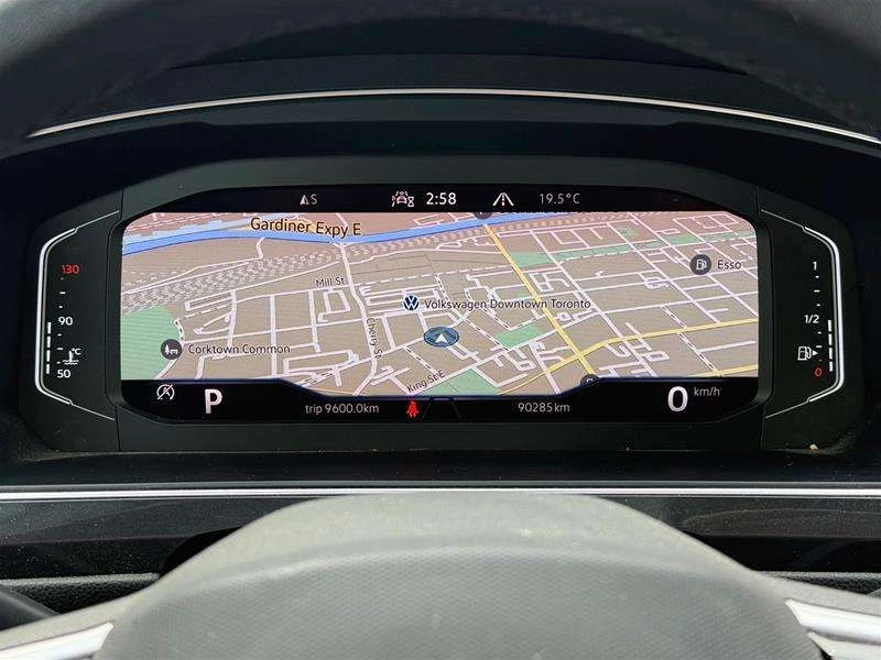VW Tiguan ПАНОРАМА / КОЖА / R LINE / ЦЕНА ДО БГ , снимка 14 - Автомобили и джипове - 54989263