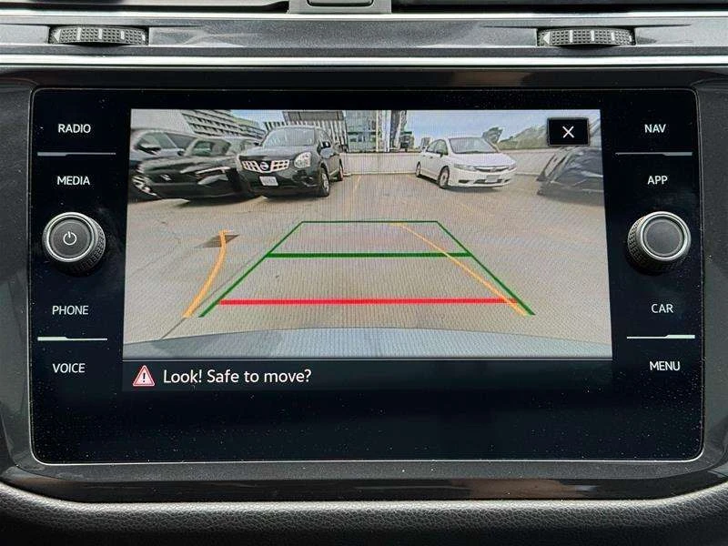 VW Tiguan ПАНОРАМА / КОЖА / R LINE / ЦЕНА ДО БГ , снимка 16 - Автомобили и джипове - 54989263