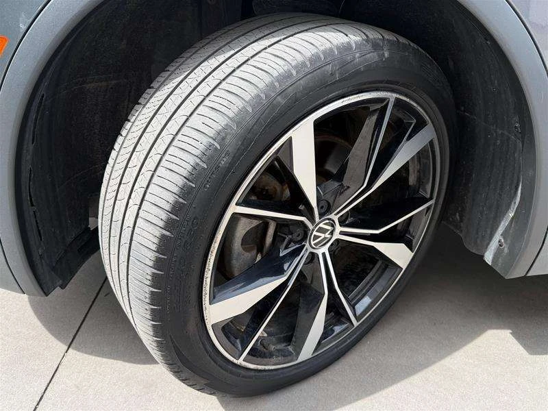 VW Tiguan ПАНОРАМА / КОЖА / R LINE / ЦЕНА ДО БГ , снимка 9 - Автомобили и джипове - 54989263