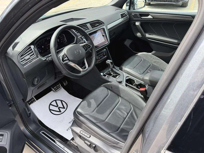 VW Tiguan ПАНОРАМА / КОЖА / R LINE / ЦЕНА ДО БГ , снимка 10 - Автомобили и джипове - 54989263