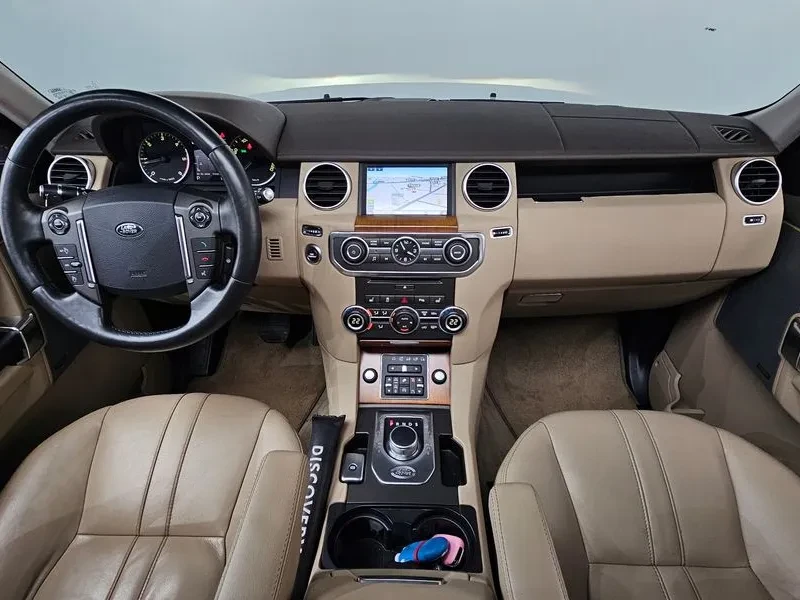 Land Rover Discovery 3.0 Sdv6 Se, снимка 7 - Автомобили и джипове - 56734659
