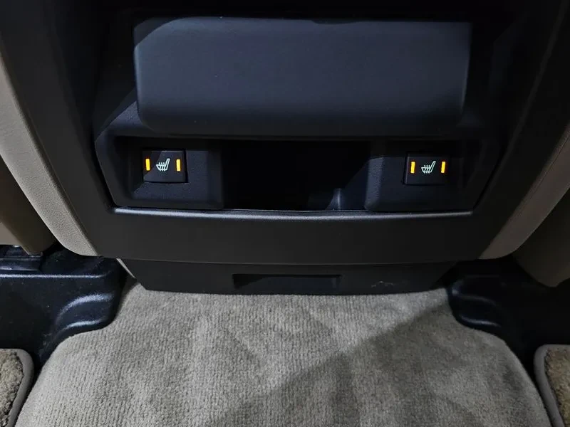 Land Rover Discovery 3.0 Sdv6 Se, снимка 17 - Автомобили и джипове - 56734659