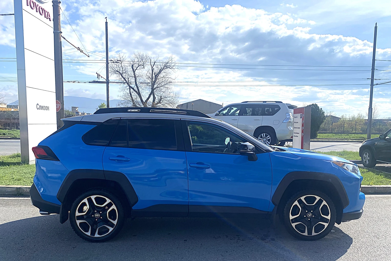 Toyota Rav4 2.5 XLE AWD - изображение 3