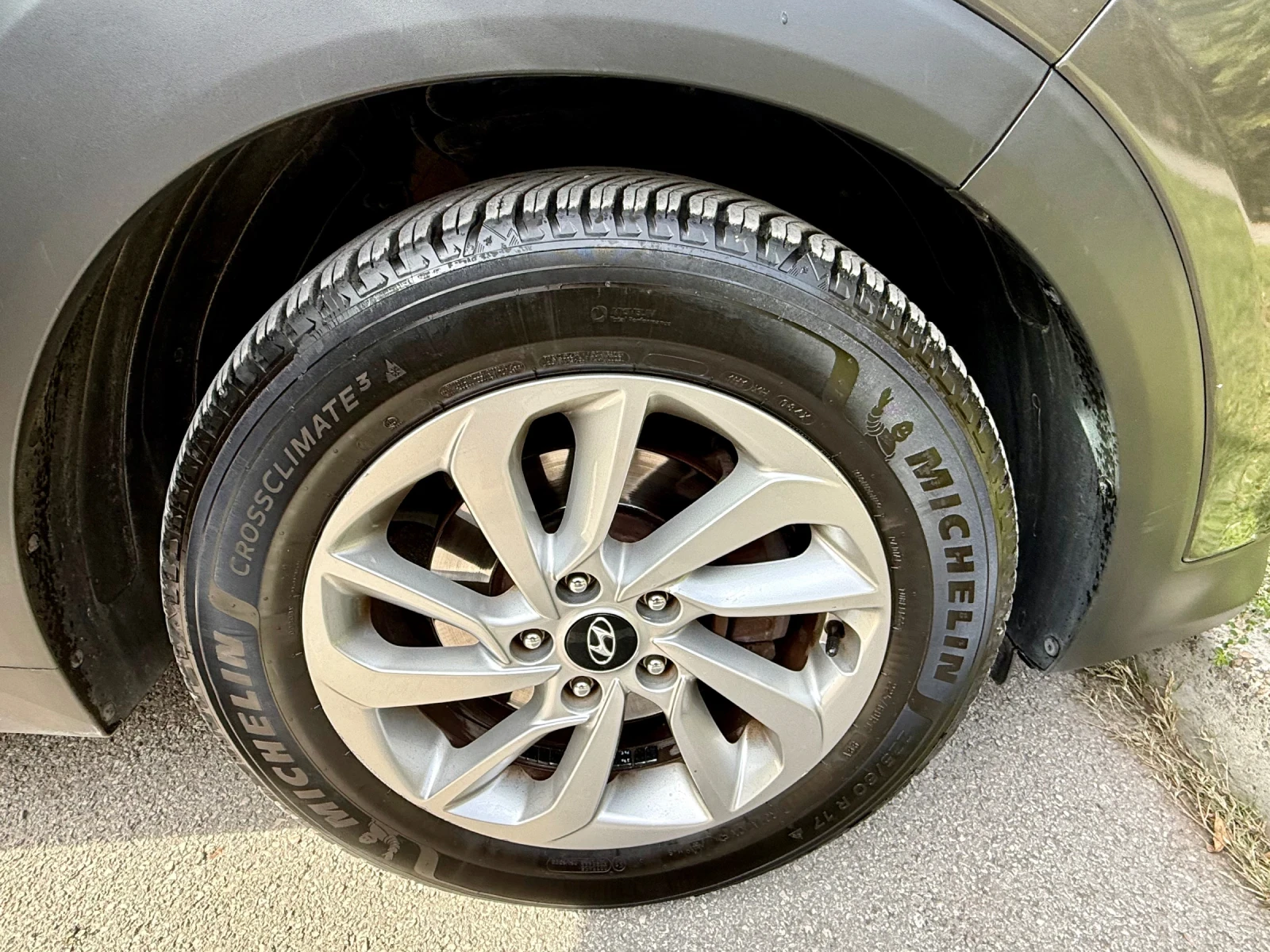 Hyundai Tucson 2.0 CRDI 4WD, снимка 8 - Автомобили и джипове - 56679714