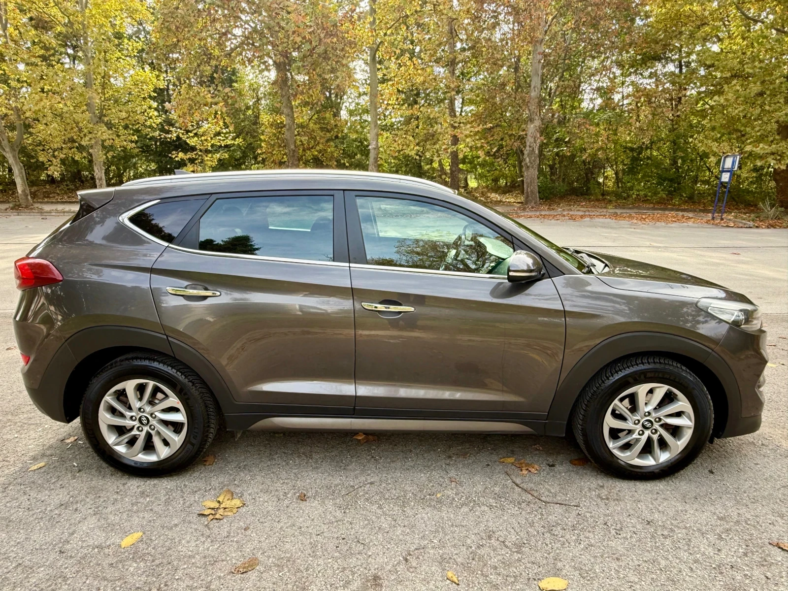 Hyundai Tucson 2.0 CRDI 4WD, снимка 3 - Автомобили и джипове - 56679714