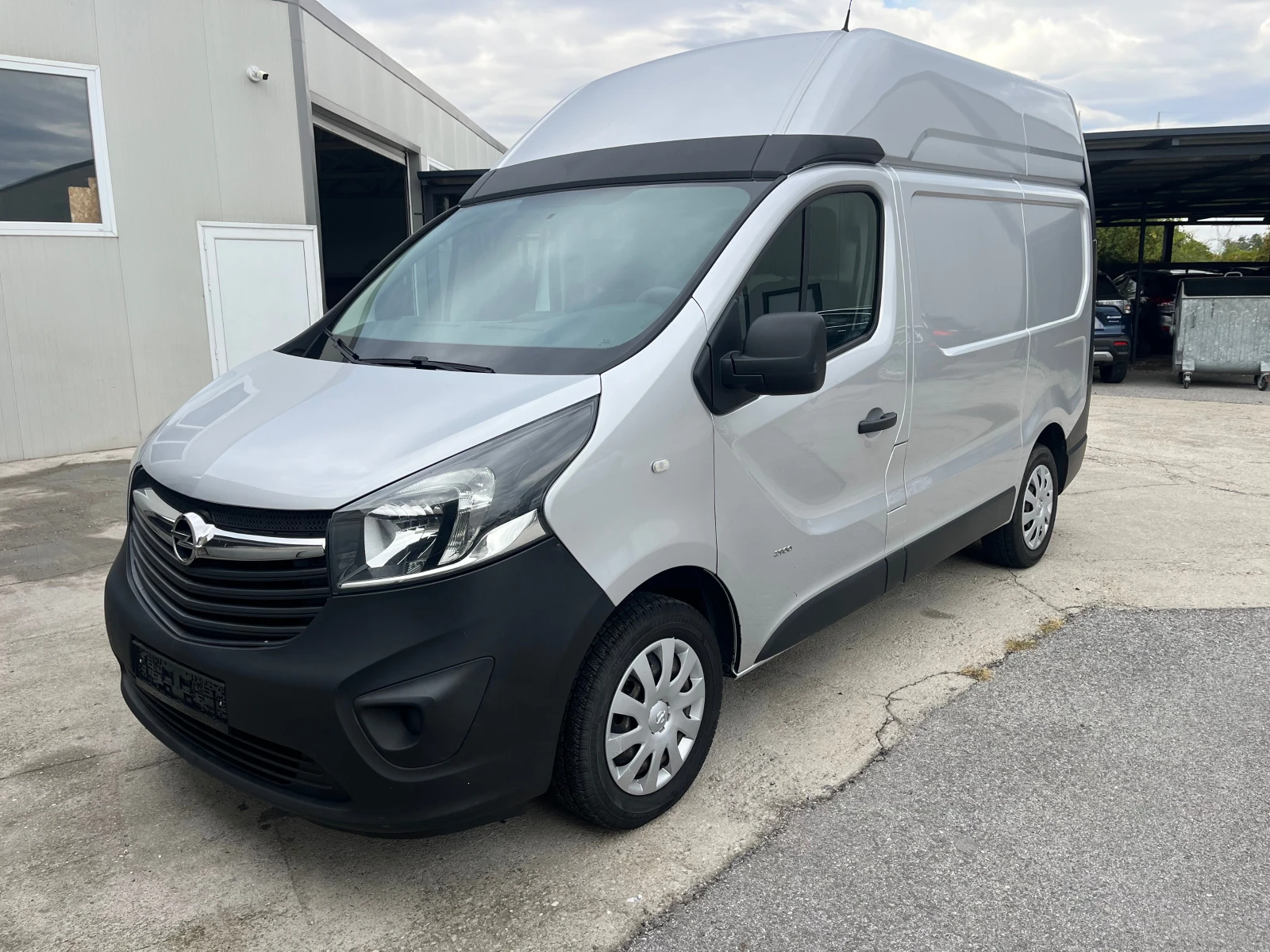 Opel Vivaro 1.6 Diesel 120k.c - изображение 2