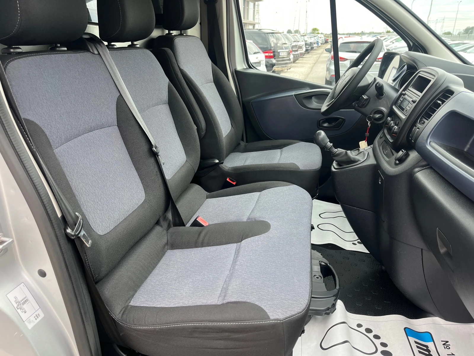 Opel Vivaro 1.6 Diesel 120k.c - изображение 9