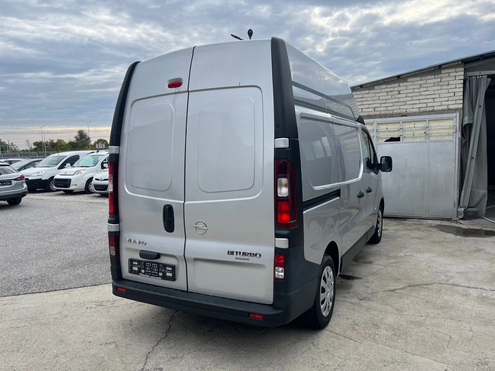 Opel Vivaro 1.6 Diesel 120k.c - изображение 6