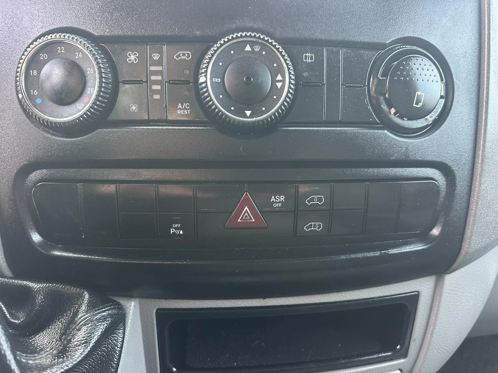 VW Crafter, снимка 11 - Бусове и автобуси - 54048212