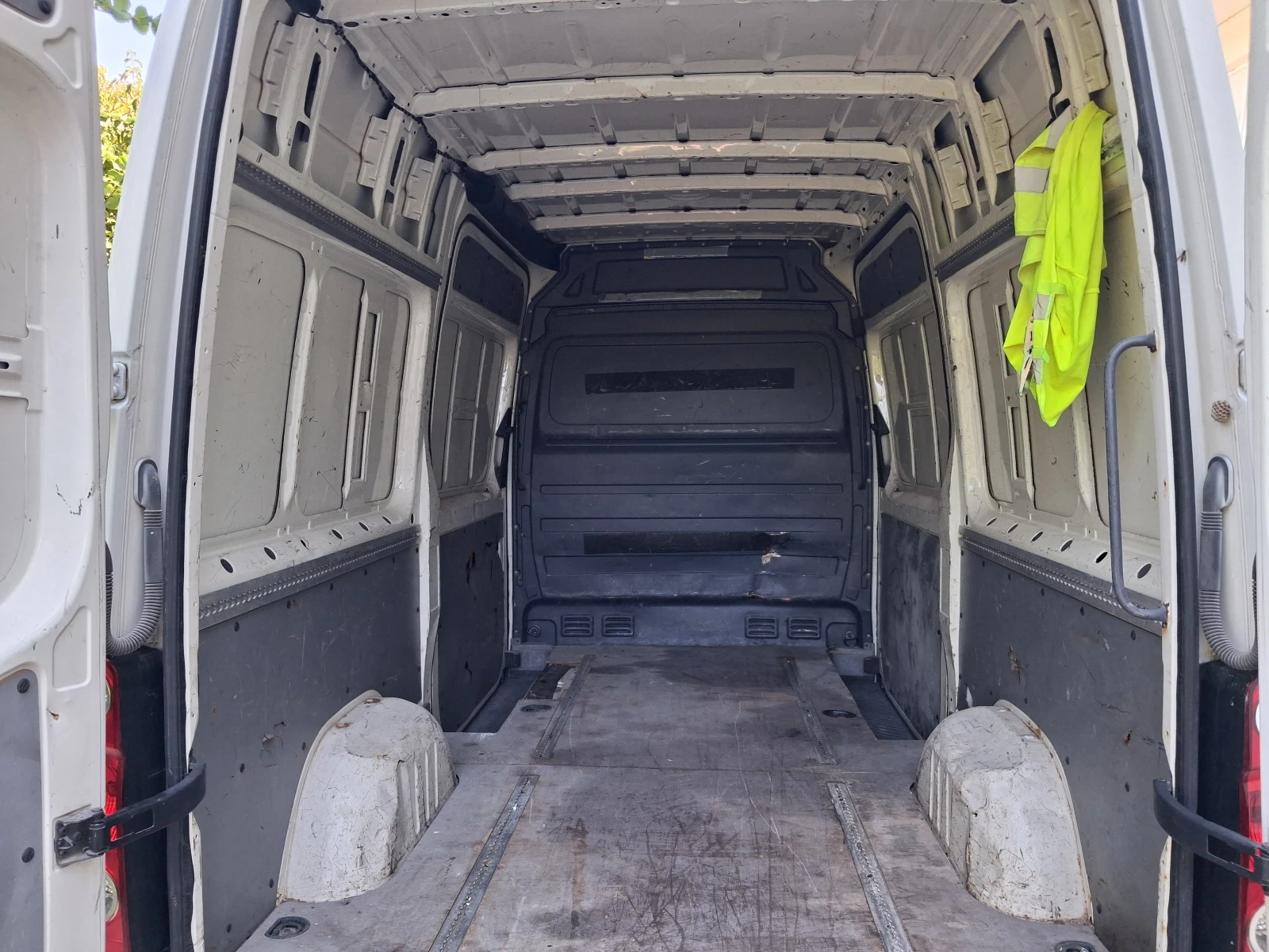 VW Crafter 2, 5 tdi, снимка 6 - Бусове и автобуси - 56221178