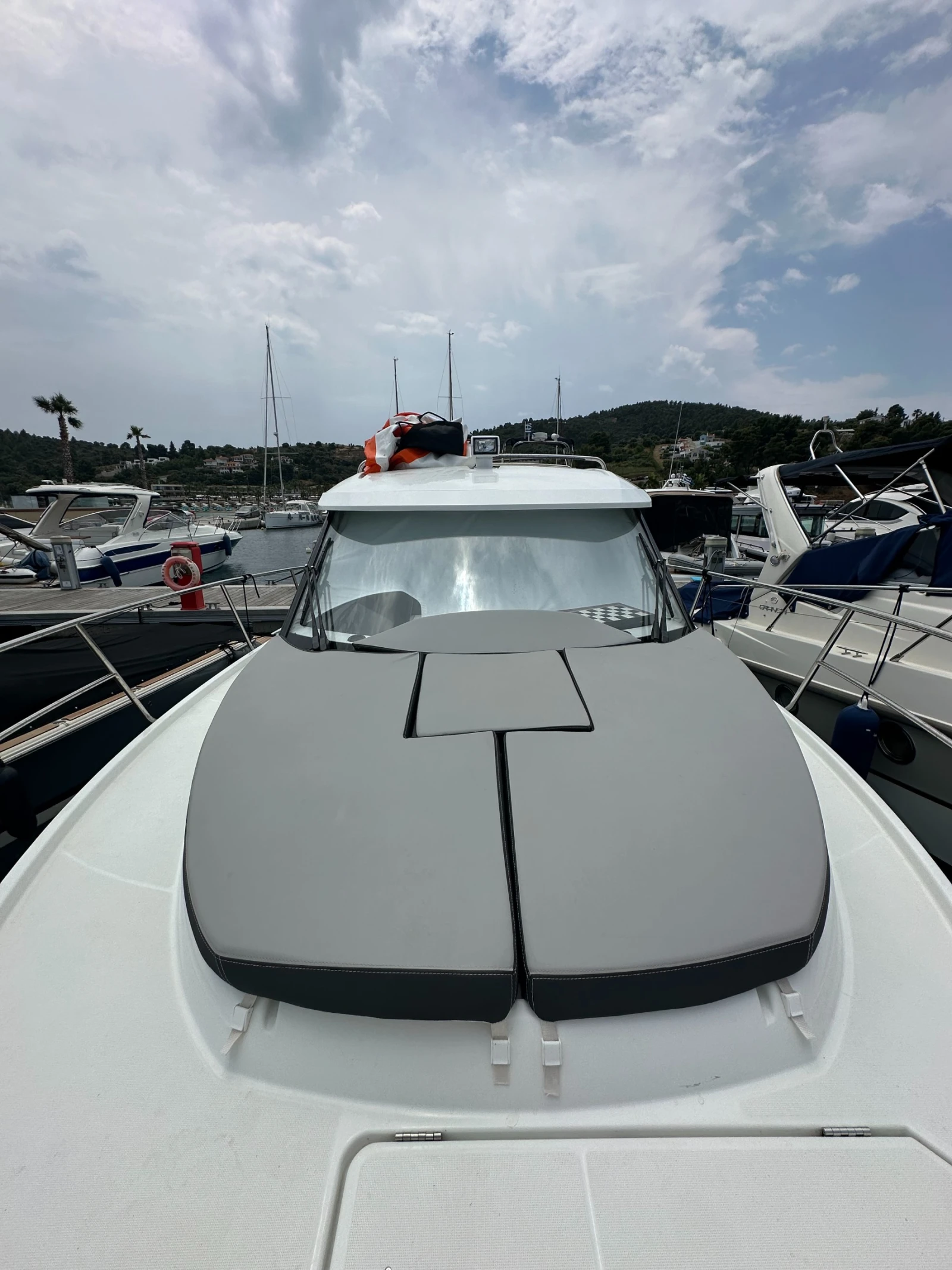 Моторна яхта Jeanneau Merry Fisher 895 - изображение 4