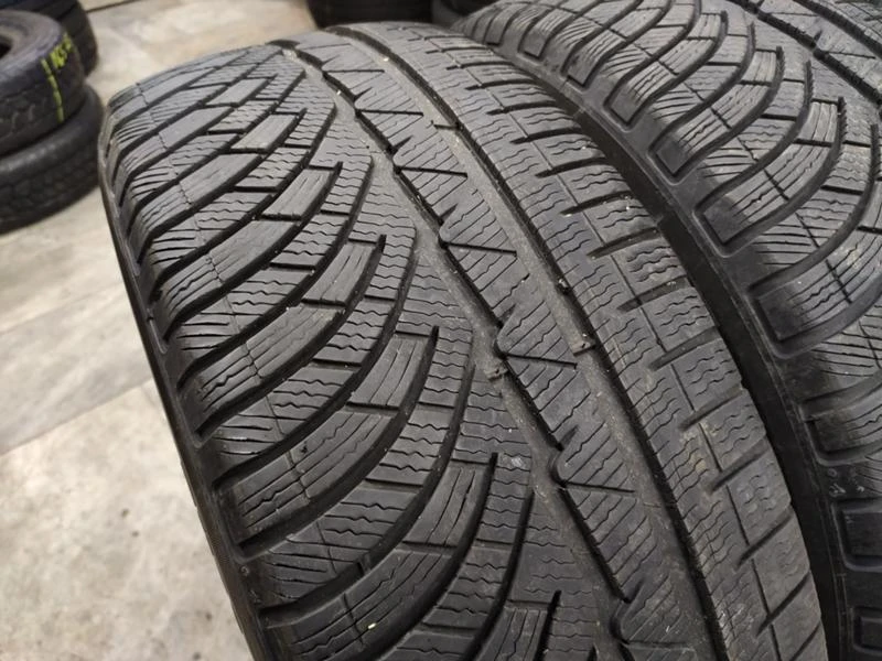 Гуми Зимни 235/55R17, снимка 1 - Гуми и джанти - 30994205