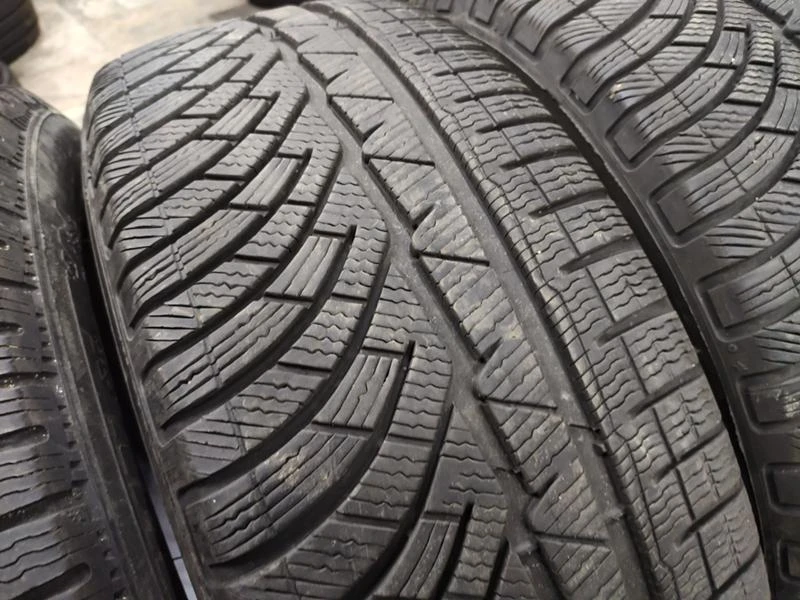 Гуми Зимни 235/55R17, снимка 2 - Гуми и джанти - 30994205