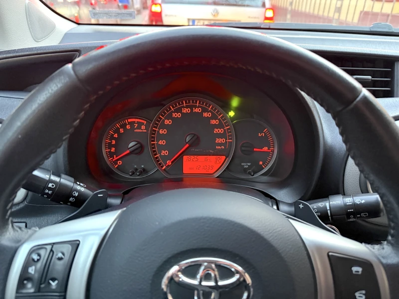 Toyota Yaris, снимка 17 - Автомобили и джипове - 49466360