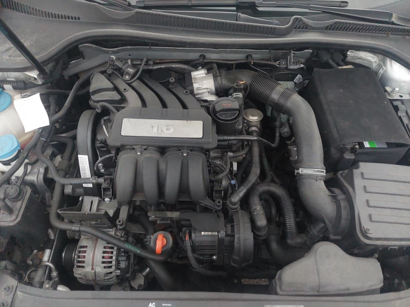 VW Golf 1.6i 102кс., снимка 17 - Автомобили и джипове - 52486283