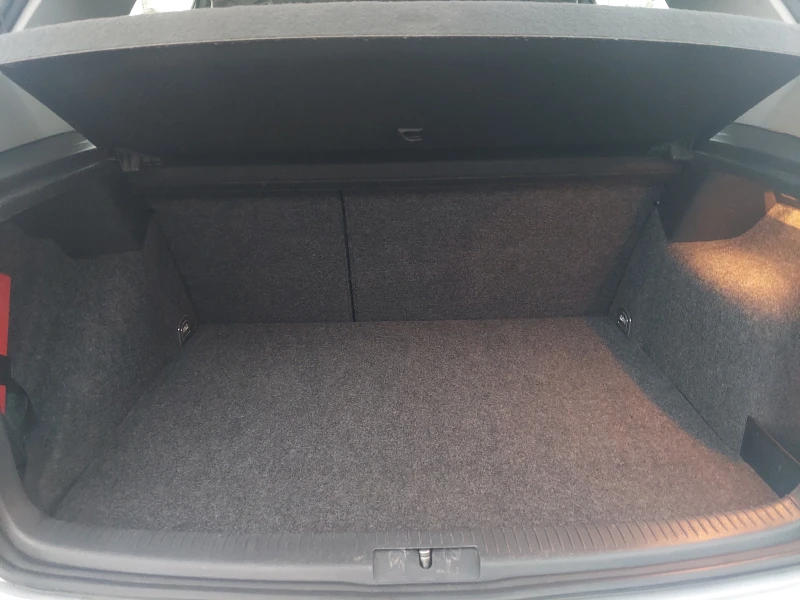 VW Golf 1.6i 102кс., снимка 16 - Автомобили и джипове - 52486283