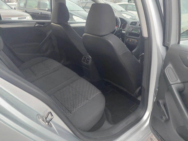 VW Golf 1.6i 102кс., снимка 10 - Автомобили и джипове - 52486283