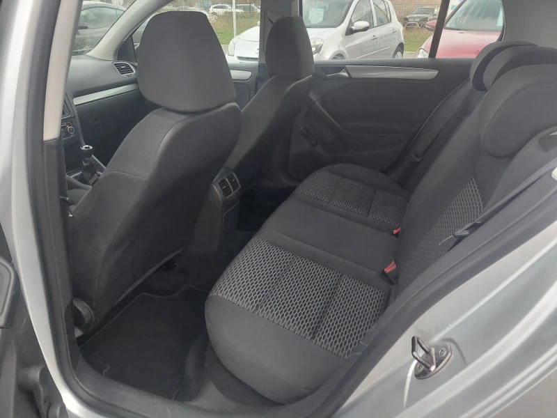 VW Golf 1.6i 102кс., снимка 9 - Автомобили и джипове - 52486283