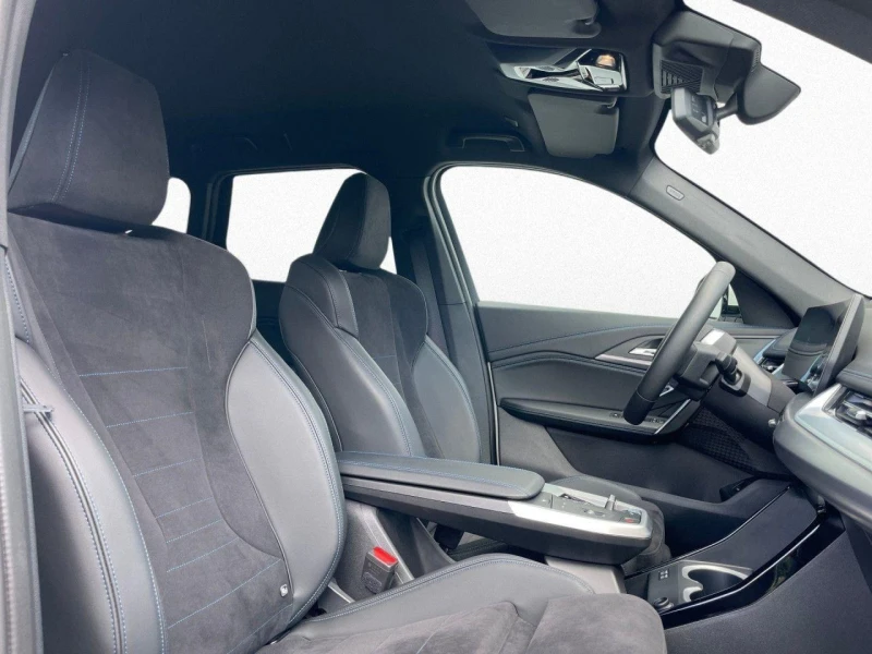 BMW iX1 xDrive30/M-SPORT/HEAD UP/360/LED/SHADOW LINE/, снимка 11 - Автомобили и джипове - 52559155