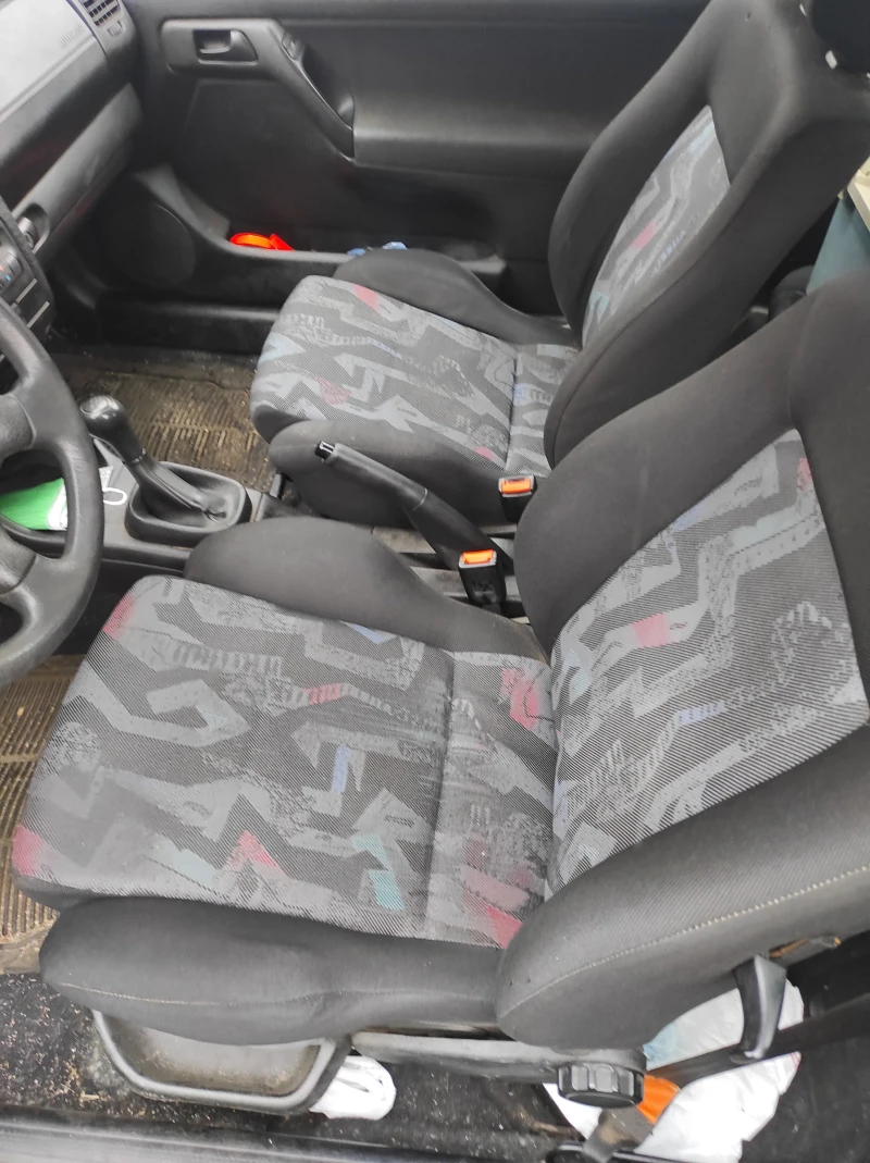 VW Golf 1.6, снимка 5 - Автомобили и джипове - 53314603