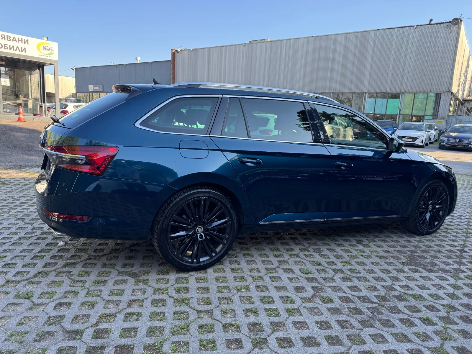 Skoda Superb 2.0TSI Laurin&Clement 272hp - изображение 4