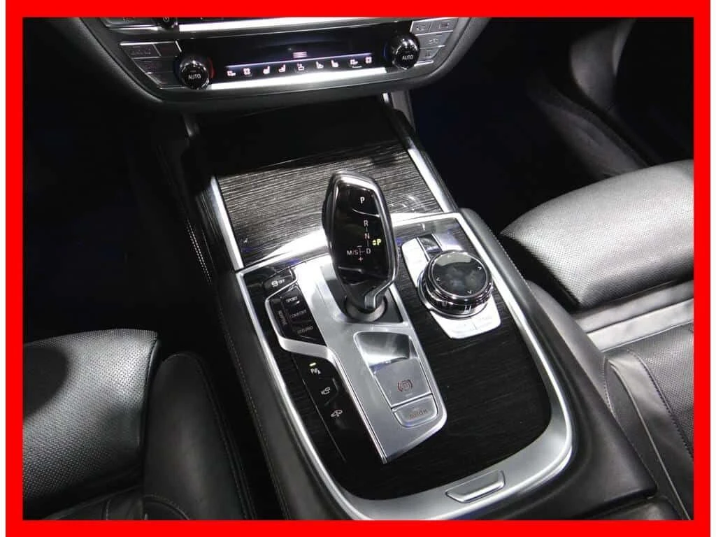 BMW 750 * 750I X DRIVE M SPORT * CARBON CORE/HARMAN KARDON, снимка 15 - Автомобили и джипове - 53975130