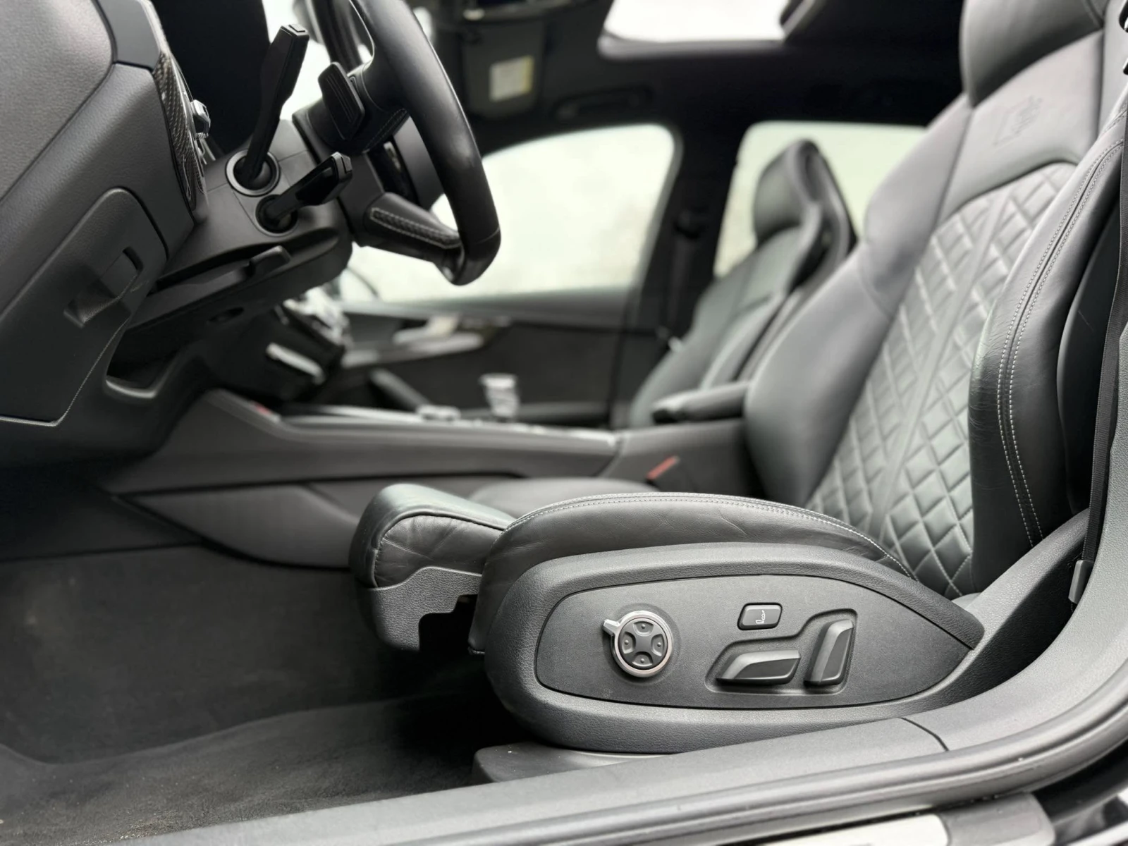 Audi S4 3.0TFSI, Black Edition, B&O, Ambient, 360, Matrix, снимка 12 - Автомобили и джипове - 54030687