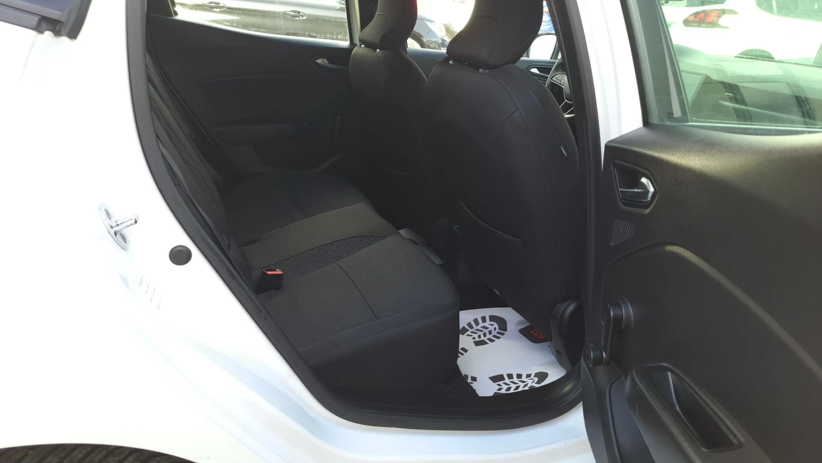 Renault Clio 1.5 DCI, снимка 9 - Автомобили и джипове - 54763554