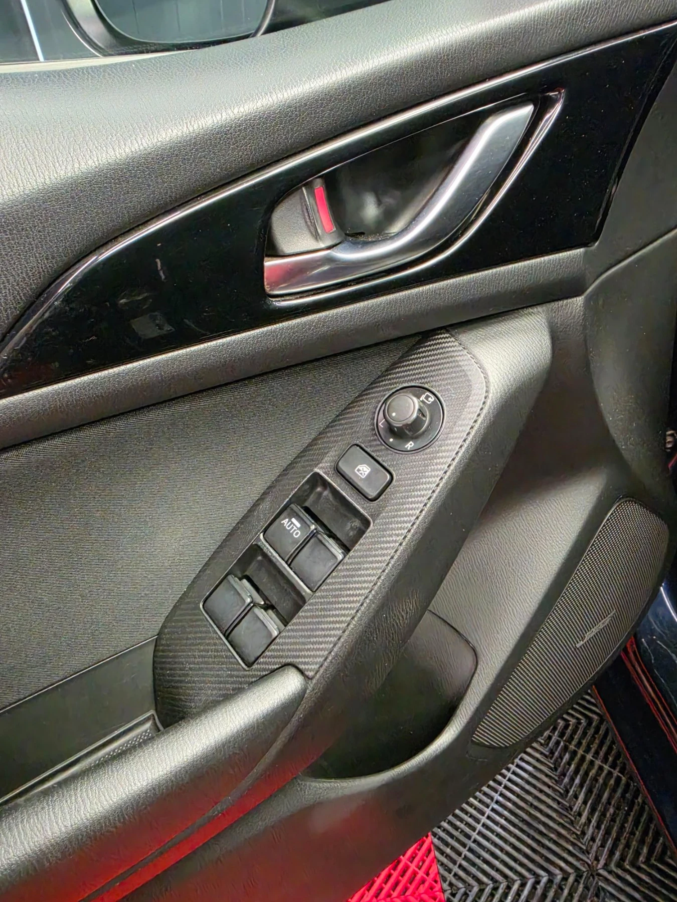Mazda 3 2.2d* 150к.с* BOSE* SKYACTIVE* HEADUP* KEYLESS, снимка 10 - Автомобили и джипове - 55735396